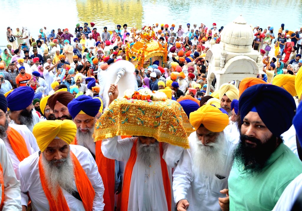 550th-birth-anniversary-of-guru-nanak-dev-sikh-devotees-participate