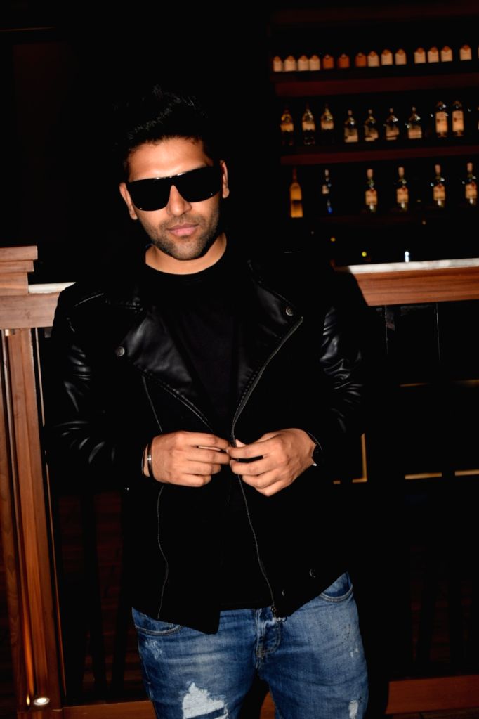 Singer Guru Guru Randhawa may go on Pakistan music tour