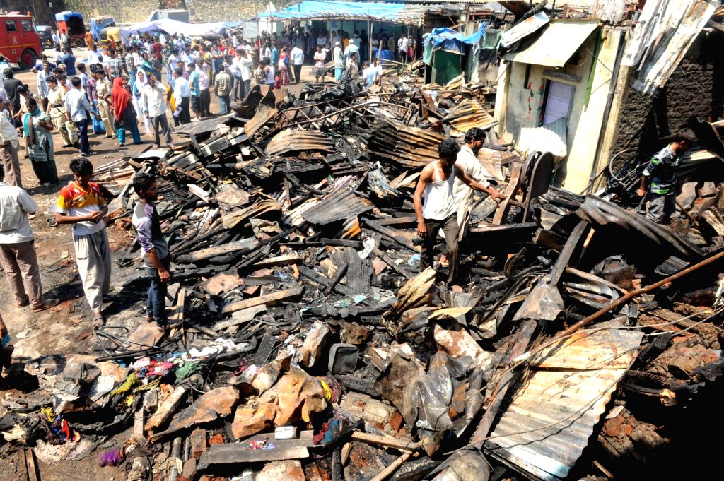 Slums in Bandra got affected due to a early morning fire