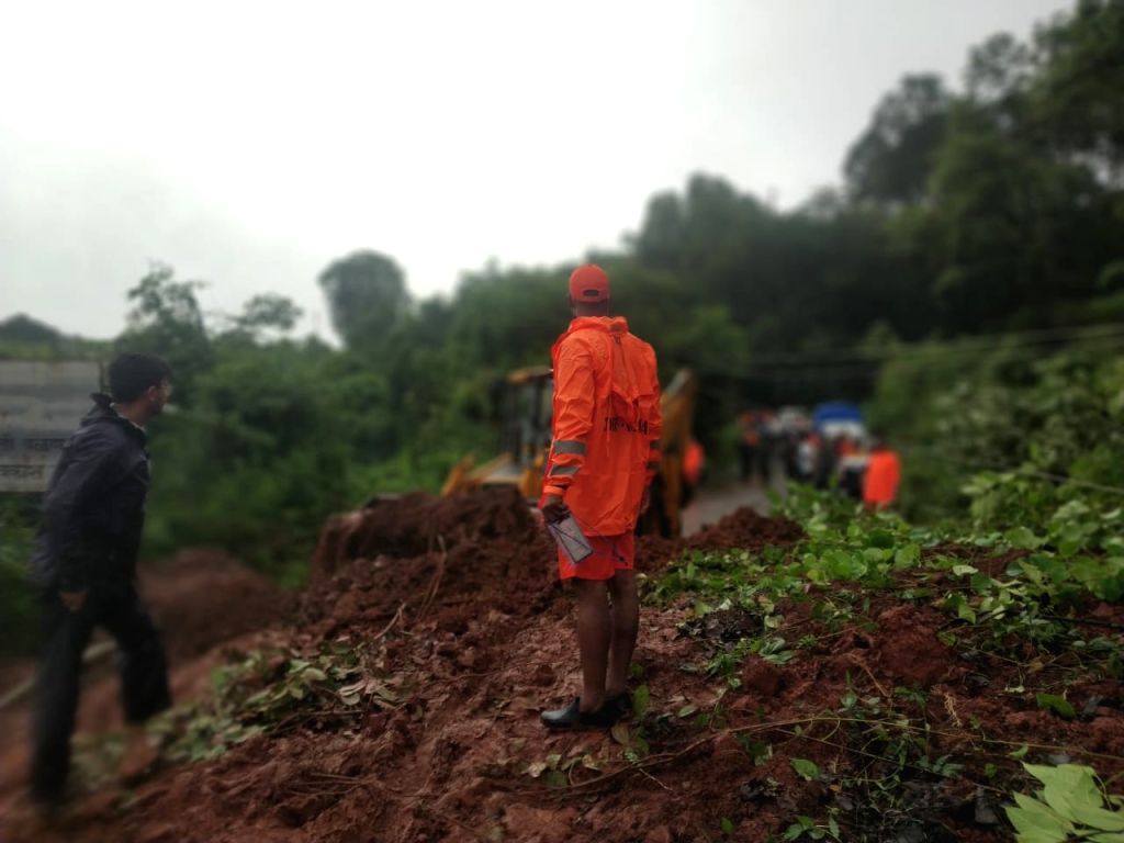 Hillslide crushes tribal hamlet in Raigad, casualties feared