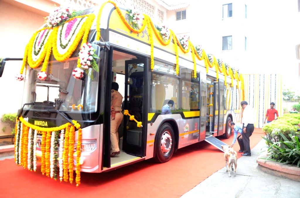 Fadnavis flags off hybrid electric AC buses