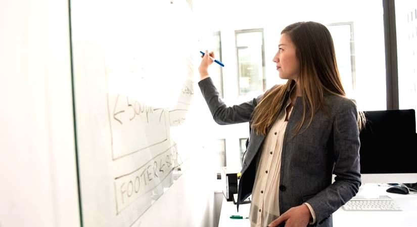Free photo :The mental health challenges faced by working women