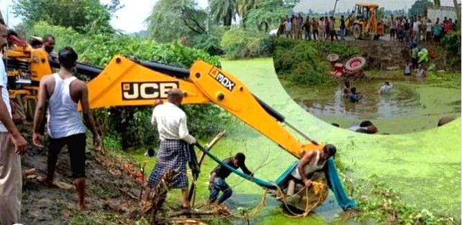 Nine killed as tractor trolley overturns in Lucknow