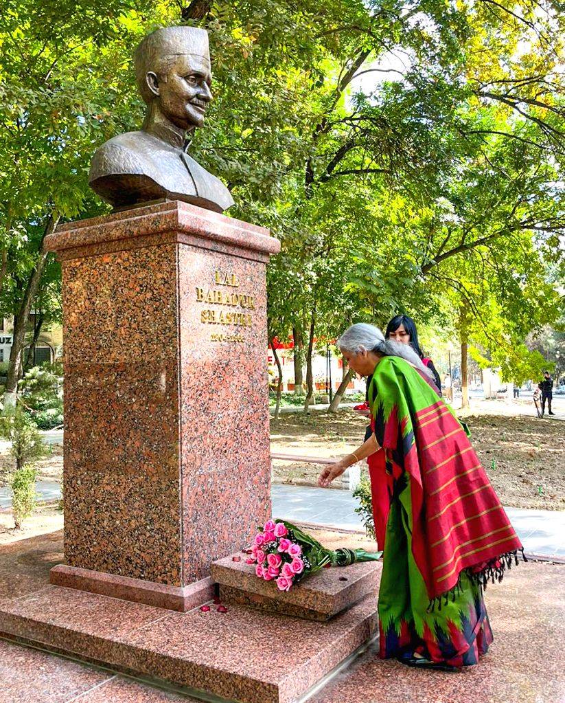 Tribute to Lal Bahadur Shastri in Tashkent