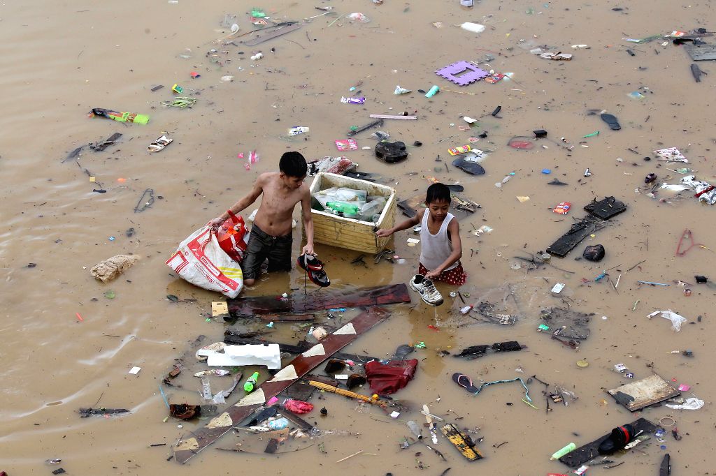 Tropical storm leaves 8 dead in Philippines