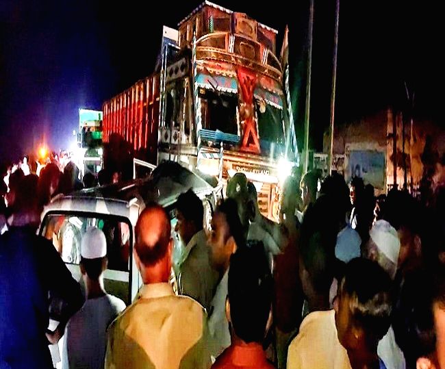 Free Photo: Truck collides with van in UP, 6 killed.