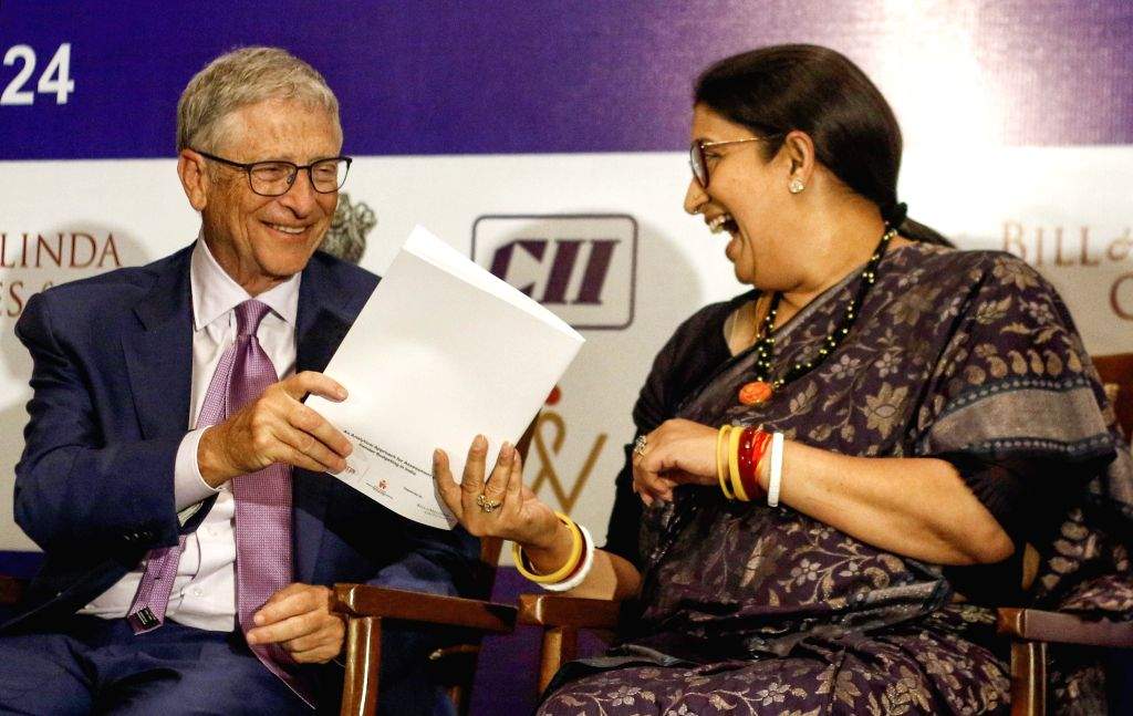 Union Minister Smriti Irani and former CEO of Microsoft Bill Gates at ...