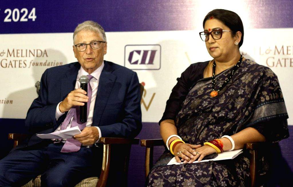 Union Minister Smriti Irani and former CEO of Microsoft Bill Gates at ...