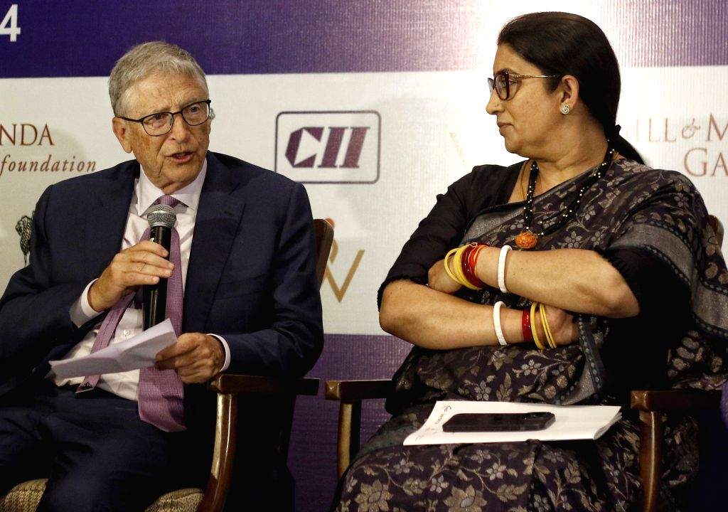 Union Minister Smriti Irani and former CEO of Microsoft Bill Gates at ...