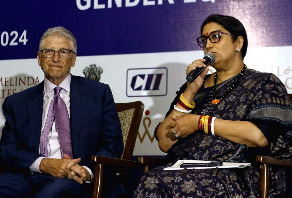 Union Minister Smriti Irani and former CEO of Microsoft Bill Gates at ...