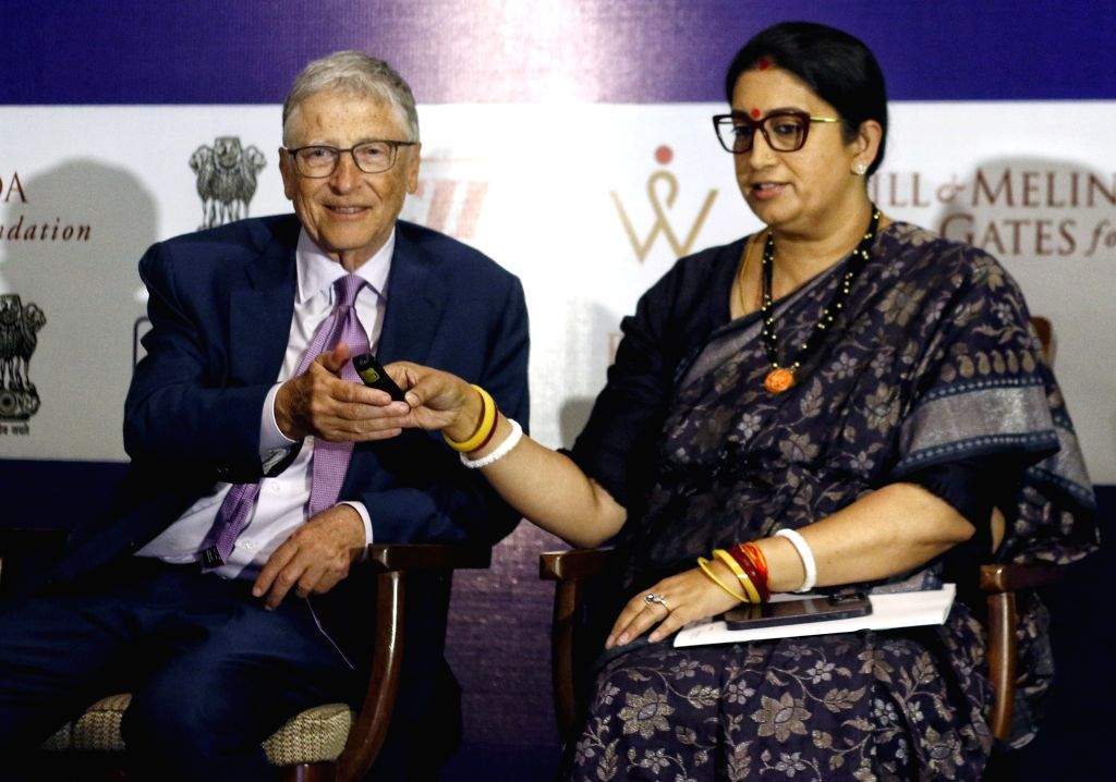 Union Minister Smriti Irani and former CEO of Microsoft Bill Gates at ...