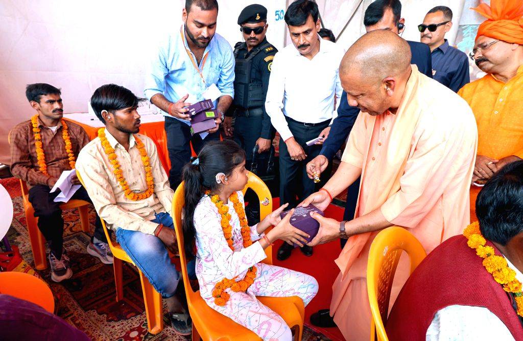 UP CM Yogi Adityanath attends foundation stone laying ceremony for ...