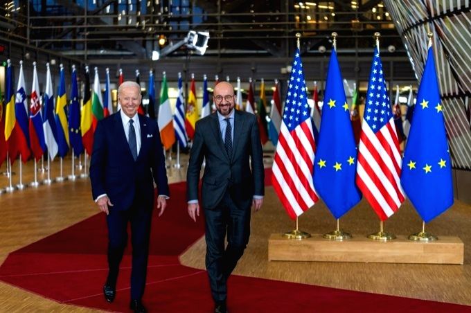 US, EU announce major LNG deal to reduce Europe's reliance on Russian ...
