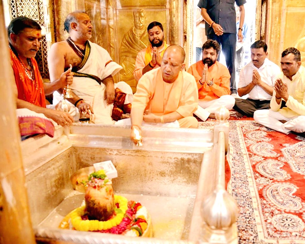 Varanasi: Uttar Pradesh Chief Minister Yogi Adityanath offers prayer at ...