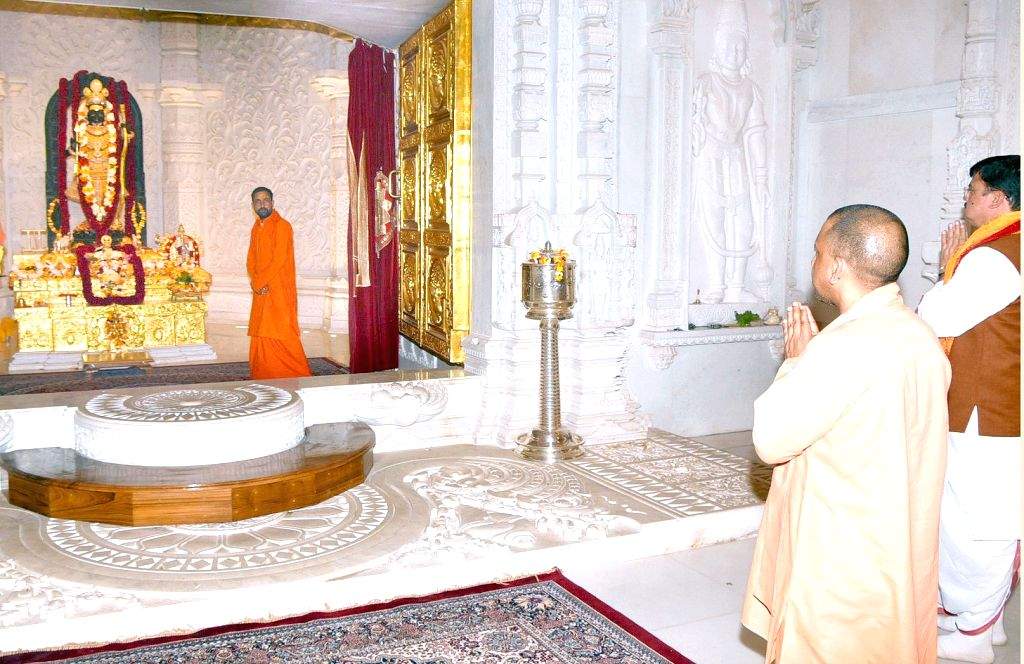 Uttar Pradesh Chief Minister Yogi Adityanath offers prayer at the Ram ...