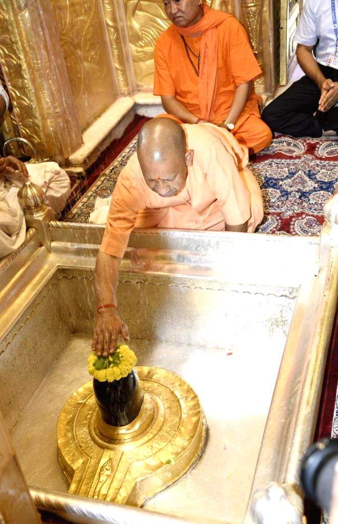 Uttar Pradesh Chief Minister Yogi Adityanath offers prayers at the Shri ...