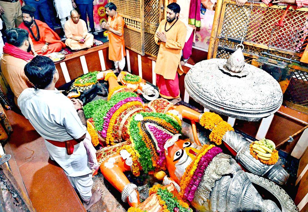 Uttar Pradesh Chief Minister Yogi Adityanath offers prayers at the Bade ...