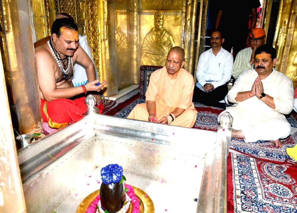 Uttar Pradesh Chief Minister Yogi Adityanath offers prayers at Kashi ...