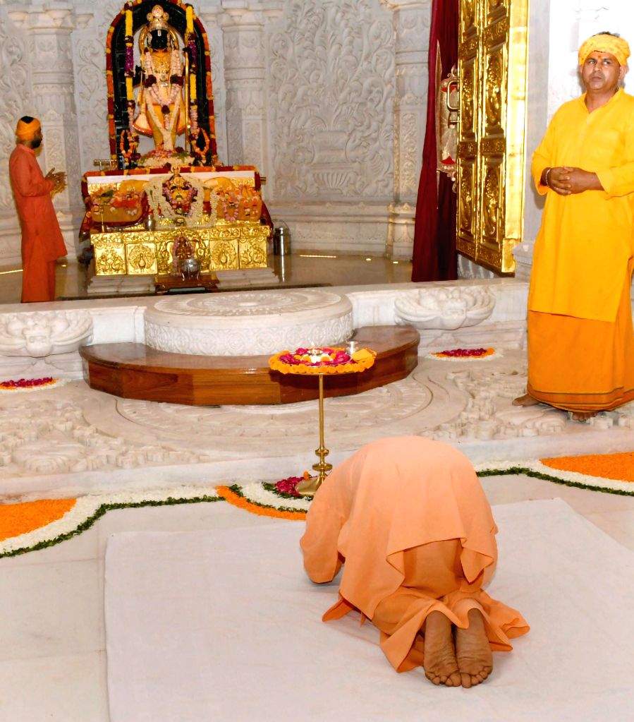 Uttar Pradesh Chief Minister Yogi Adityanath offers prayers at Shri Ram ...