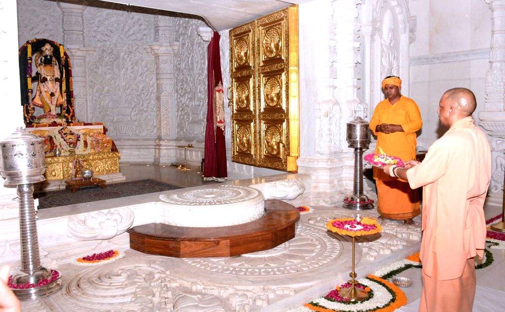 Uttar Pradesh Chief Minister Yogi Adityanath offers prayers at Shri Ram ...