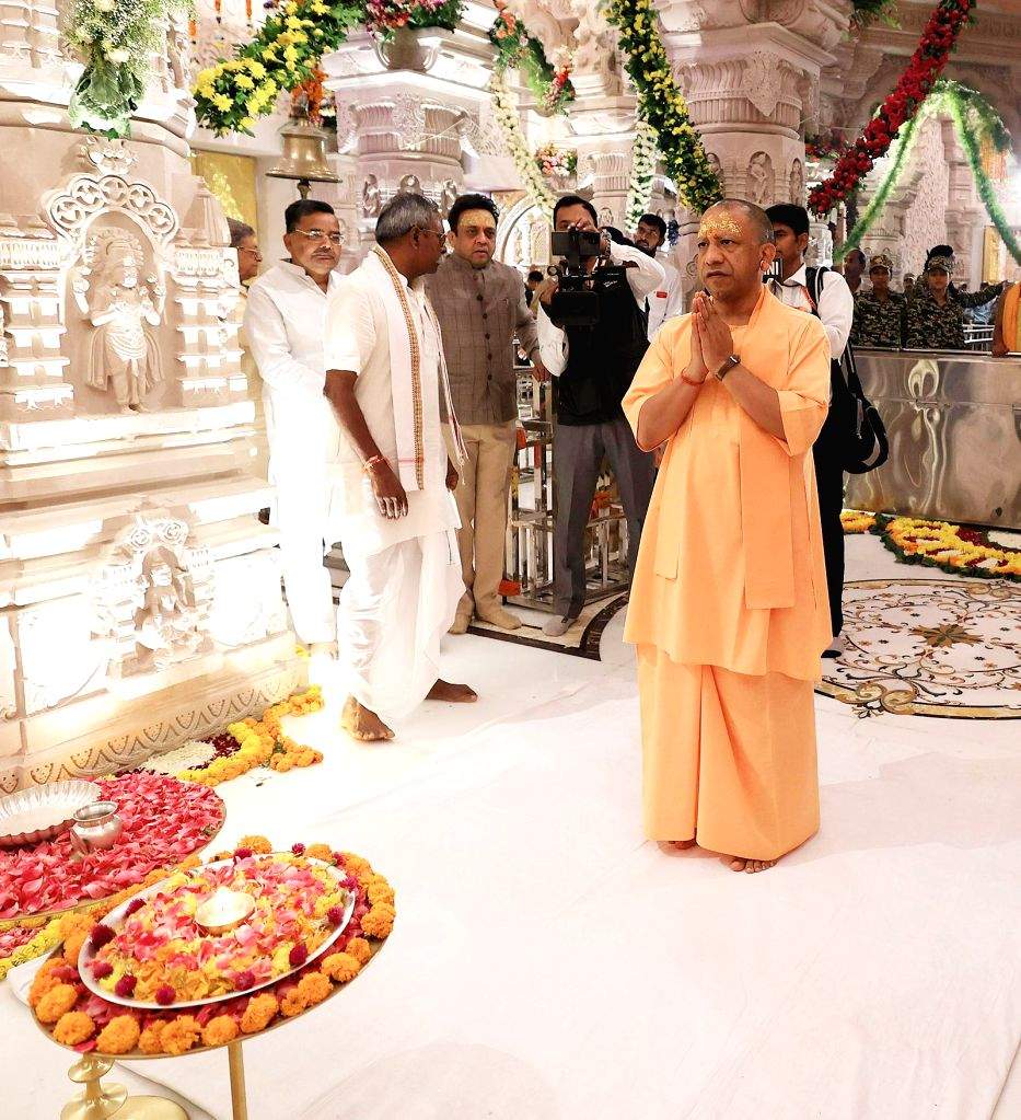 Uttar Pradesh Chief Minister Yogi Adityanath offers prayers at Shri Ram ...