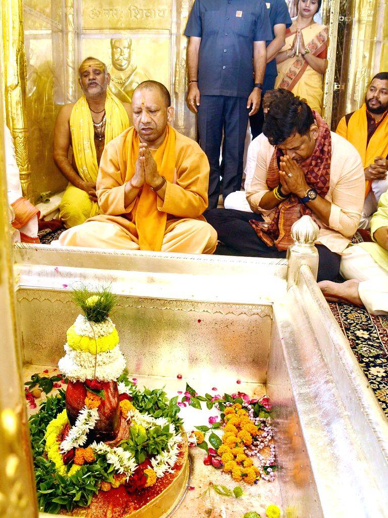 Uttar Pradesh Chief Minister Yogi Adityanath offers prayers at Kashi ...