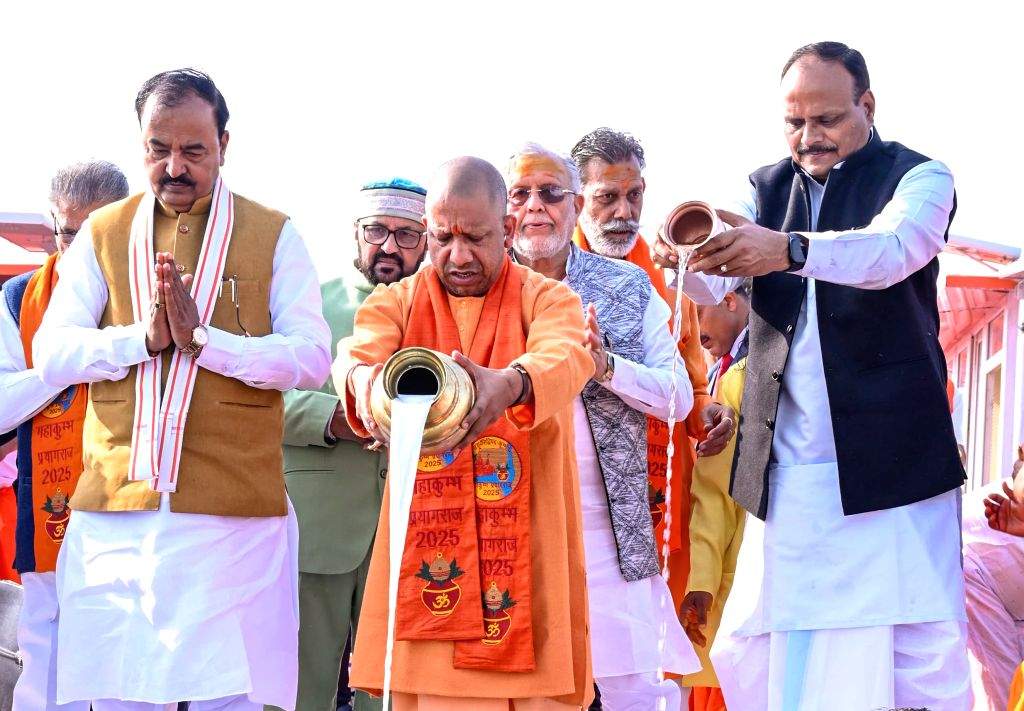 Uttar Pradesh Chief Minister Yogi Adityanath offers prayer at Triveni ...