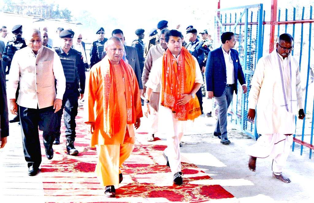 Uttar Pradesh Chief Minister Yogi Adityanath and Union Minister ...