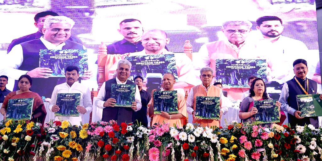 Uttar Pradesh Chief Minister Yogi Adityanath with Union Minister ...