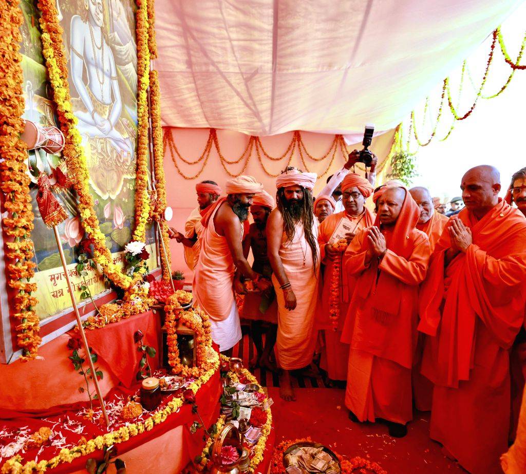 Uttar Pradesh Chief Minister Yogi Adityanath with Acharya ...