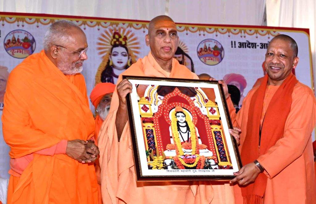 Uttar Pradesh Chief Minister Yogi Adityanath with Acharya ...