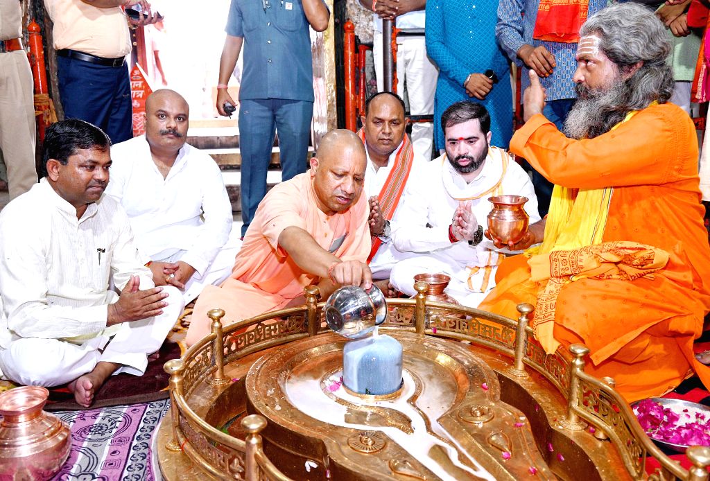 Uttar Pradesh Chief Minister Yogi Aditynath offers prayer at the ...
