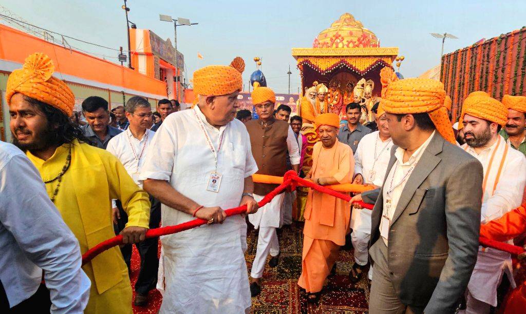 Uttar Pradesh CM Yogi Adityanath and Union Minister Gajendra Singh ...