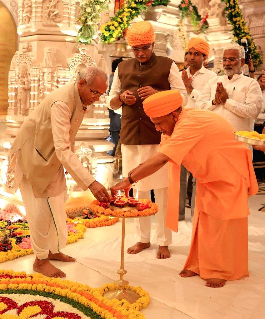 Uttar Pradesh CM Yogi Adityanath offers prayers at Shri Ram Janmabhoomi ...