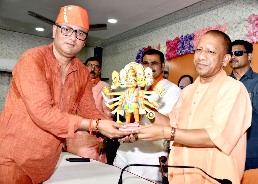 Varanasi : Uttar Pradesh Chief Minister Yogi Adityanath being greeted ...