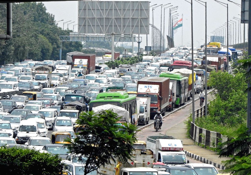 Vehicles stuck in traffic jam at NH 24 to Sarai Kale Khan