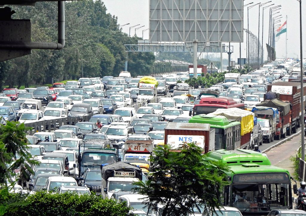 Vehicles stuck in traffic jam at NH 24 to Sarai Kale Khan