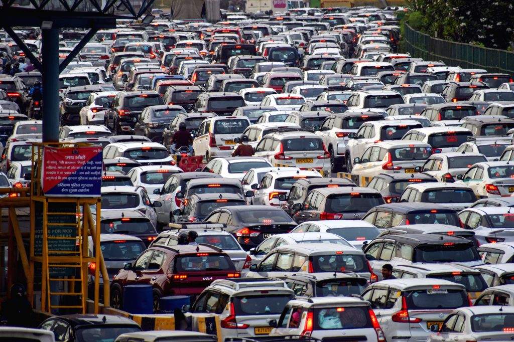 Vehicles stuck on NH48 near Gurugram on Raksha Bandhan eve