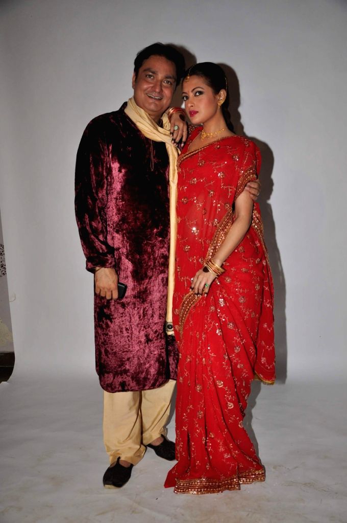 Vinay Pathak and Ria Sen promote Tere Mere Sapne at Andheri