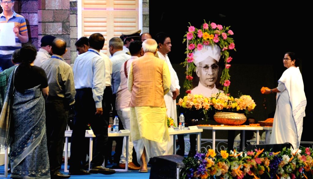 West Bengal CM Mamata Banerjee pays floral tribute to Dr Sarvepalli ...