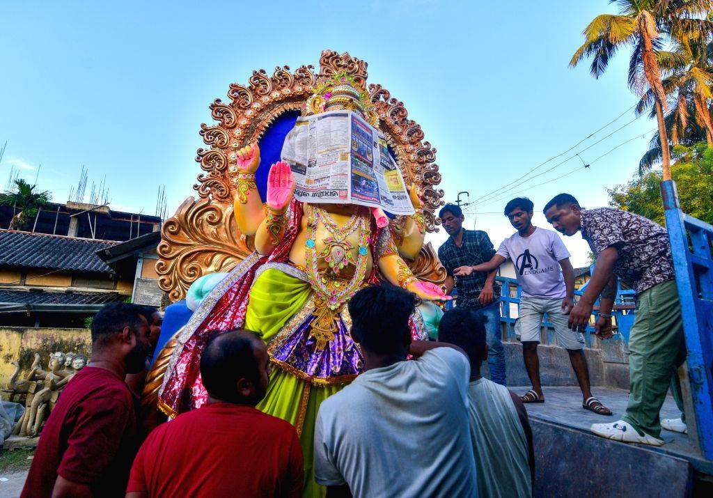 Workers Carry Ganesha Idol Ahead of Ganesh Chaturthi - Ganesh Chaturthi, Lord Ganesha, Idol, Workers, Festival Preparations,