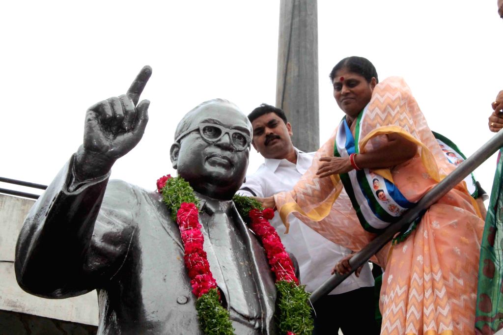 YS Vijayalakshmi Reddy during a demonstration on the eve of monsoon session