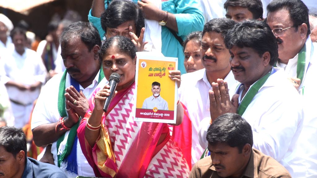 Y.S. Vijayamma at public rally in Andhra