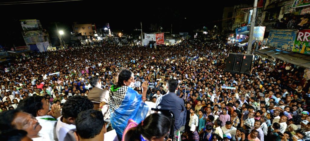 Salur (Andhra Pradesh): Election rally - YS Vijayamma