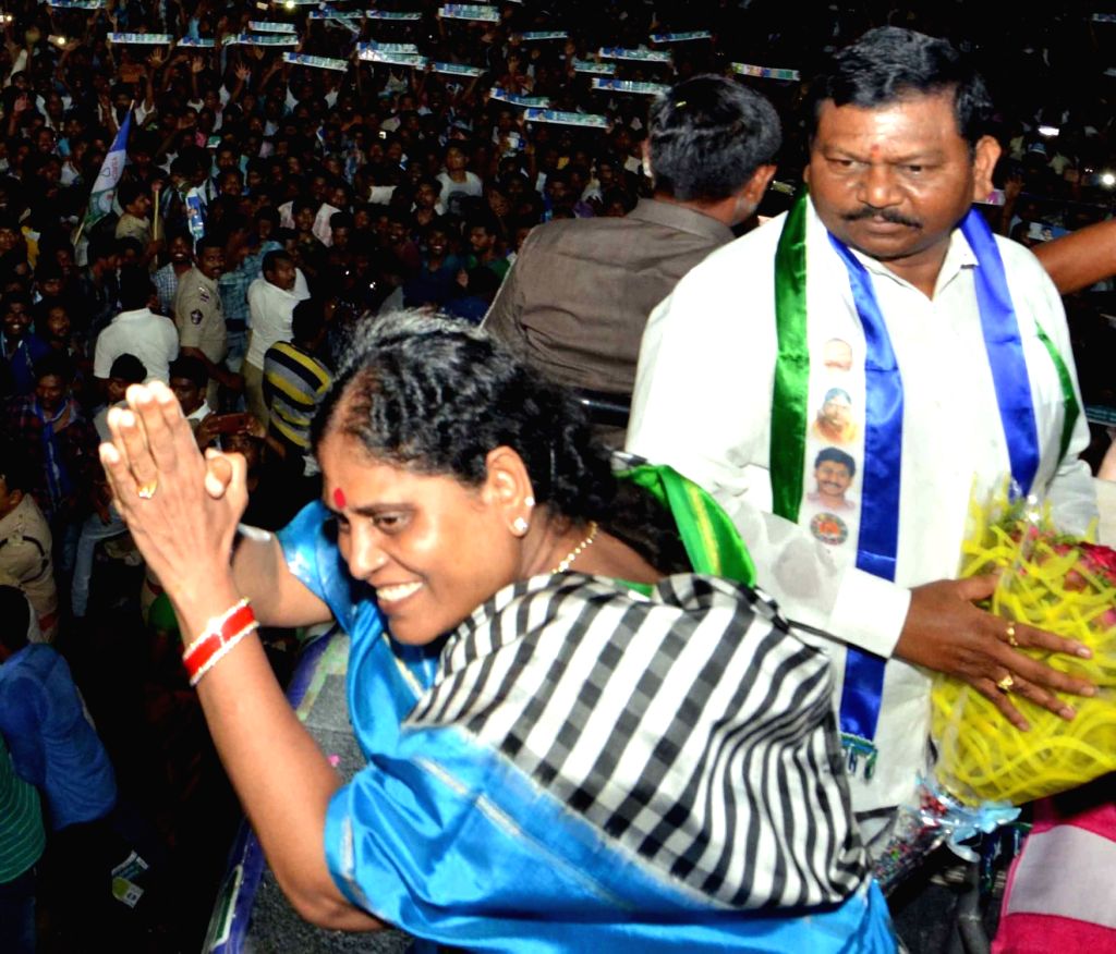 Salur (Andhra Pradesh): Election rally - YS Vijayamma