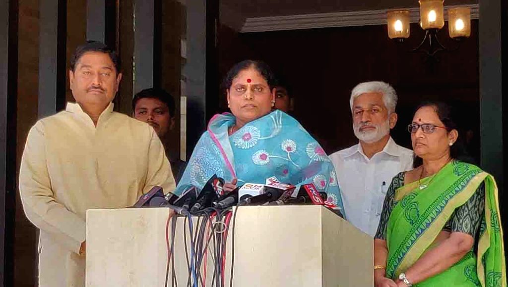 YS Vijayamma talks to the media