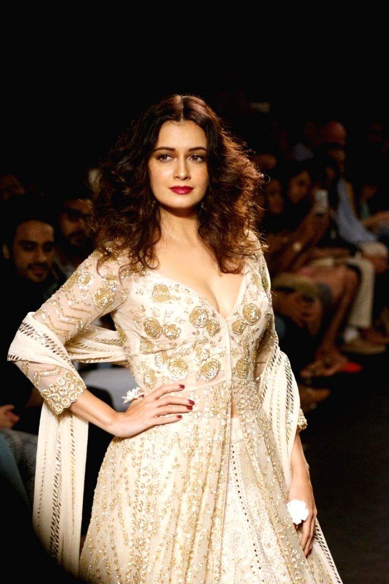 actress dress design Stunning Pakistani Actress Dress Designs Youll Love
