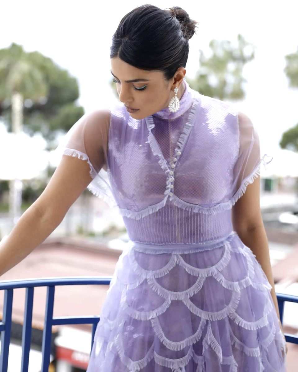 priyanka chopra purple dress Great Outfits in Fashion History: Priyanka Chopra Epitomizing Daytime Glamour