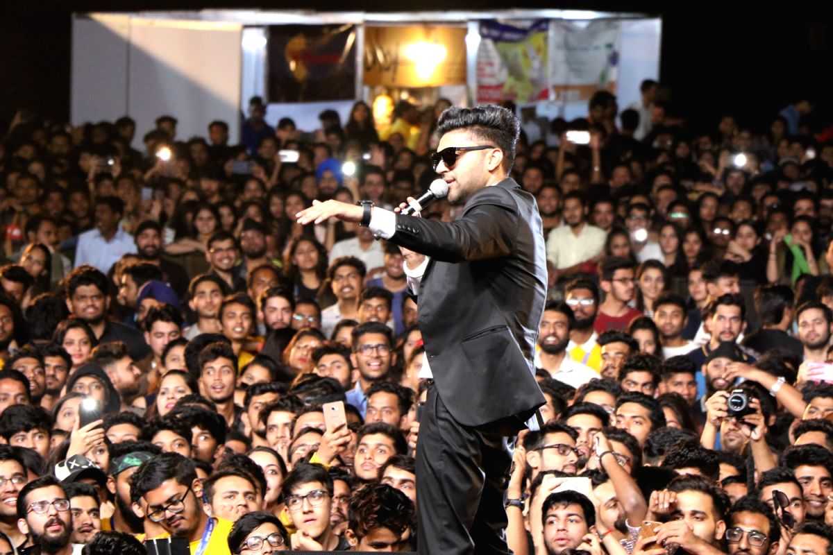 Singer Guru Guru Randhawa confirms first live show post lockdown