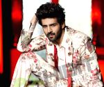 Kabir Khan tells Kartik Aaryan to always walk like a tiger post National Award win for Chandu Champion